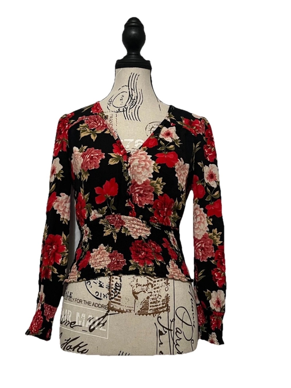 American Eagle Outfitters XS Women’s Red and Pink Floral Blouse.